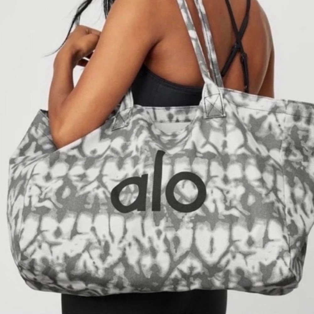ALO Yoga Gray and White Women's Tote Bag
